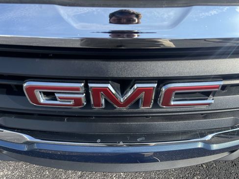 Used 2024 GMC Terrain SLE w/ Driver Convenience Package FWD image 31