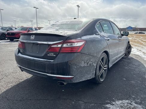 Used 2016 Honda Accord Touring image 11