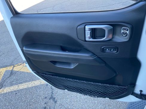 Used 2020 Jeep Wrangler Unlimited Sahara AWD/4WD image 23
