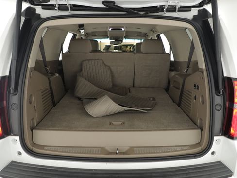 Used 2019 Chevrolet Tahoe LT w/ LT Signature Package image 5