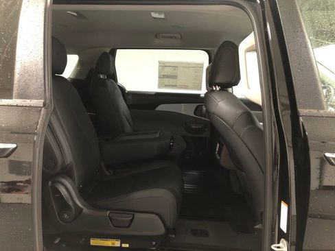 New 2026 Kia Carnival LXS image 10