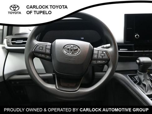 Used 2025 Toyota Sienna LE image 26