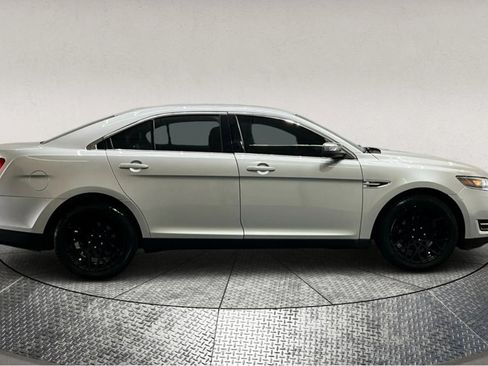 Used 2019 Ford Taurus Limited image 9