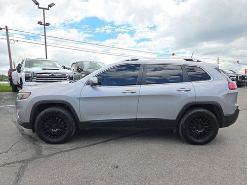 Used 2019 Jeep Cherokee Latitude Plus AWD/4WD image 3