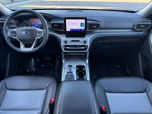 Certified 2022 Ford Explorer XLT w/ Equipment Group 202A AWD/4WD image 7