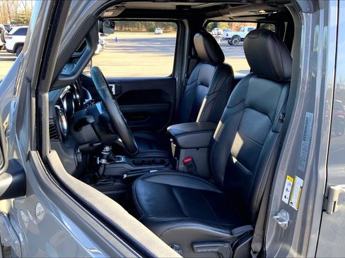 Used 2020 Jeep Wrangler Unlimited Sahara image 8