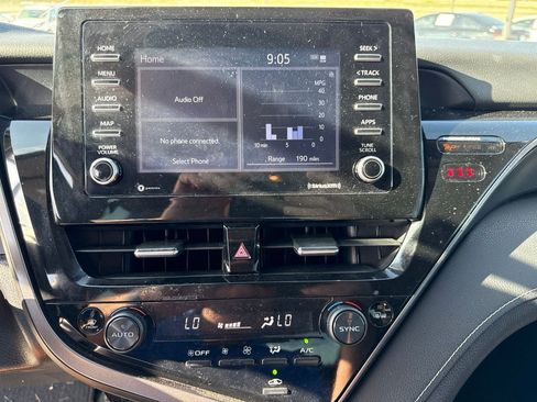 Used 2022 Toyota Camry SE FWD image 22