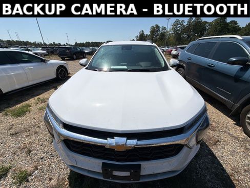 Used 2025 Chevrolet Trax LT FWD image 2