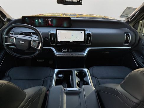 Used 2025 Ford Expedition Platinum w/ Stealth Appearance Package image 17