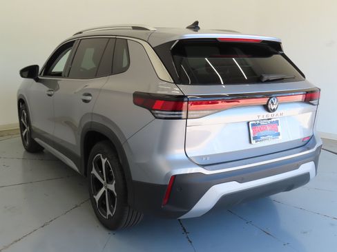 New 2026 Volkswagen Tiguan SE FWD image 6