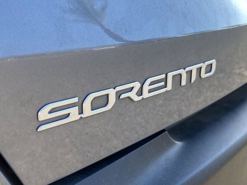 Used 2023 Kia Sorento LX FWD image 8