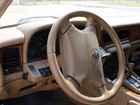 Used 1995 Jaguar XJ6 RWD image 10