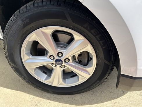 Used 2016 Ford Edge SE image 31