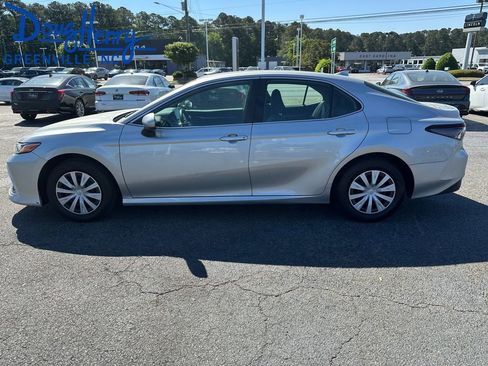 Used 2024 Toyota Camry LE FWD image 9