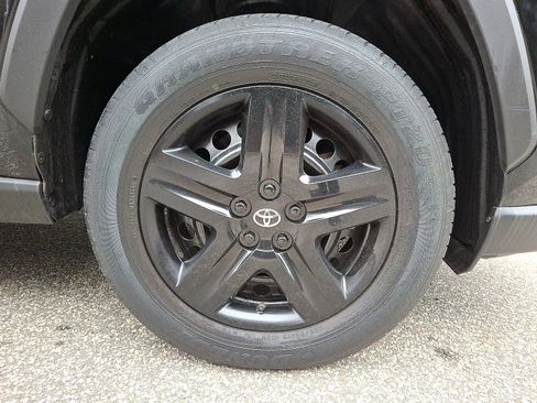 Used 2019 Toyota RAV4 LE w/ Carpet Mat Package image 8