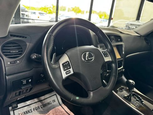 Used 2013 Lexus IS 250C w/ Luxury Pkg RWD image 26