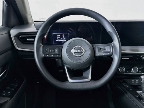 Used 2025 Nissan Kicks SV AWD/4WD image 17