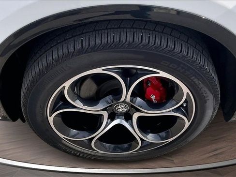 Used 2024 Alfa Romeo Stelvio Veloce image 9