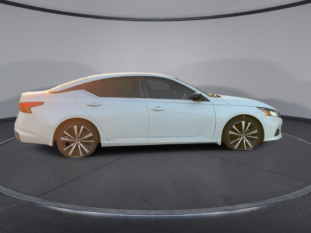 Used 2022 Nissan Altima 2.5 SR FWD image 9