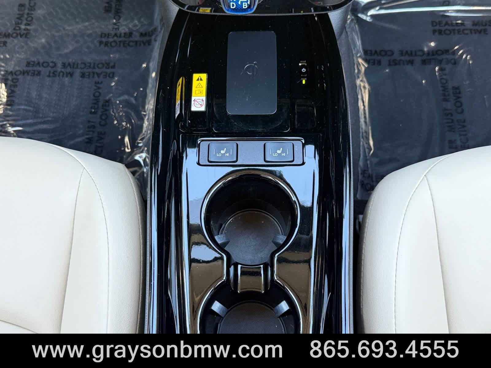 Used 2022 Toyota Prius Limited w/ Premium Convenience Package FWD image 23