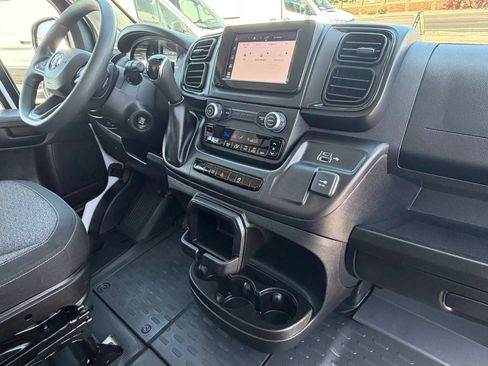 Used 2025 RAM ProMaster 2500 FWD image 22