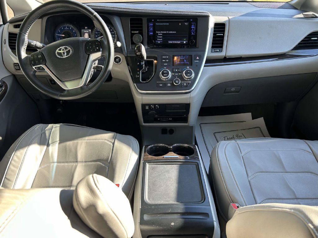 Used 2016 Toyota Sienna XLE Premium FWD image 12