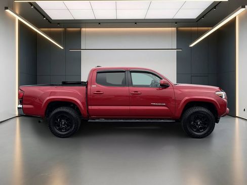 Used 2021 Toyota Tacoma SR5 AWD/4WD image 5