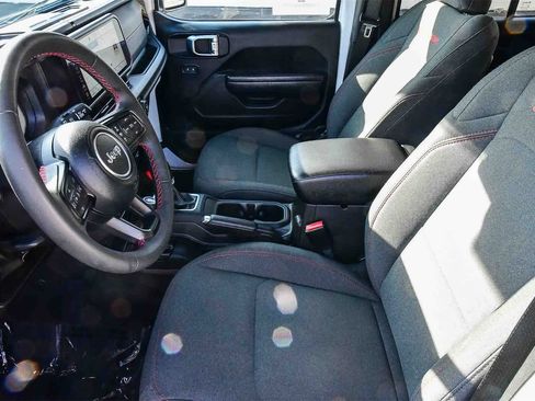 Used 2024 Jeep Wrangler Rubicon image 17