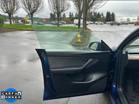 Used 2021 Tesla Model Y Performance image 16