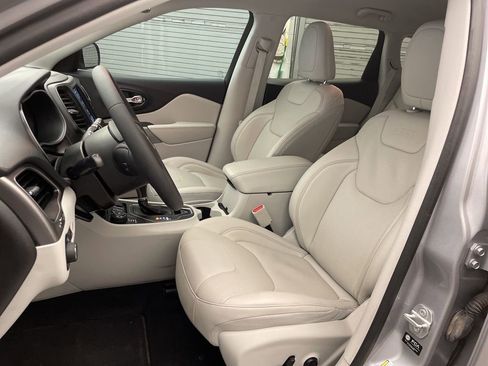 Certified 2021 Jeep Cherokee Latitude Lux w/ Comfort/Convenience Group image 20