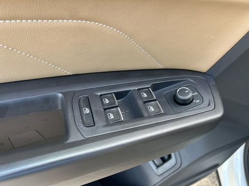 Used 2022 Volkswagen Atlas Cross Sport SE image 19