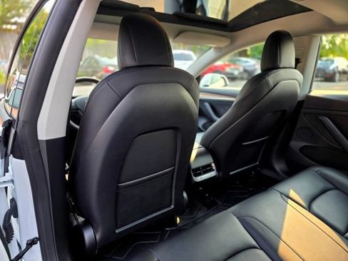 Used 2022 Tesla Model 3 Long Range AWD/4WD image 37