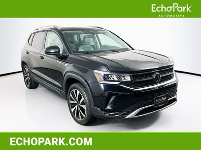 Used 2023 Volkswagen Taos SE w/ Panoramic Sunroof Package