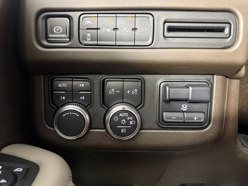 Used 2021 GMC Yukon XL SLT w/ SLT Luxury Plus Package AWD/4WD image 21