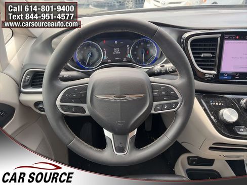 Used 2024 Chrysler Pacifica Touring-L FWD image 12