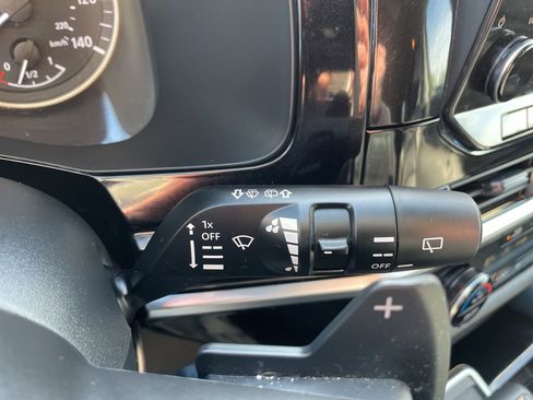 Used 2025 Nissan Pathfinder SL image 17