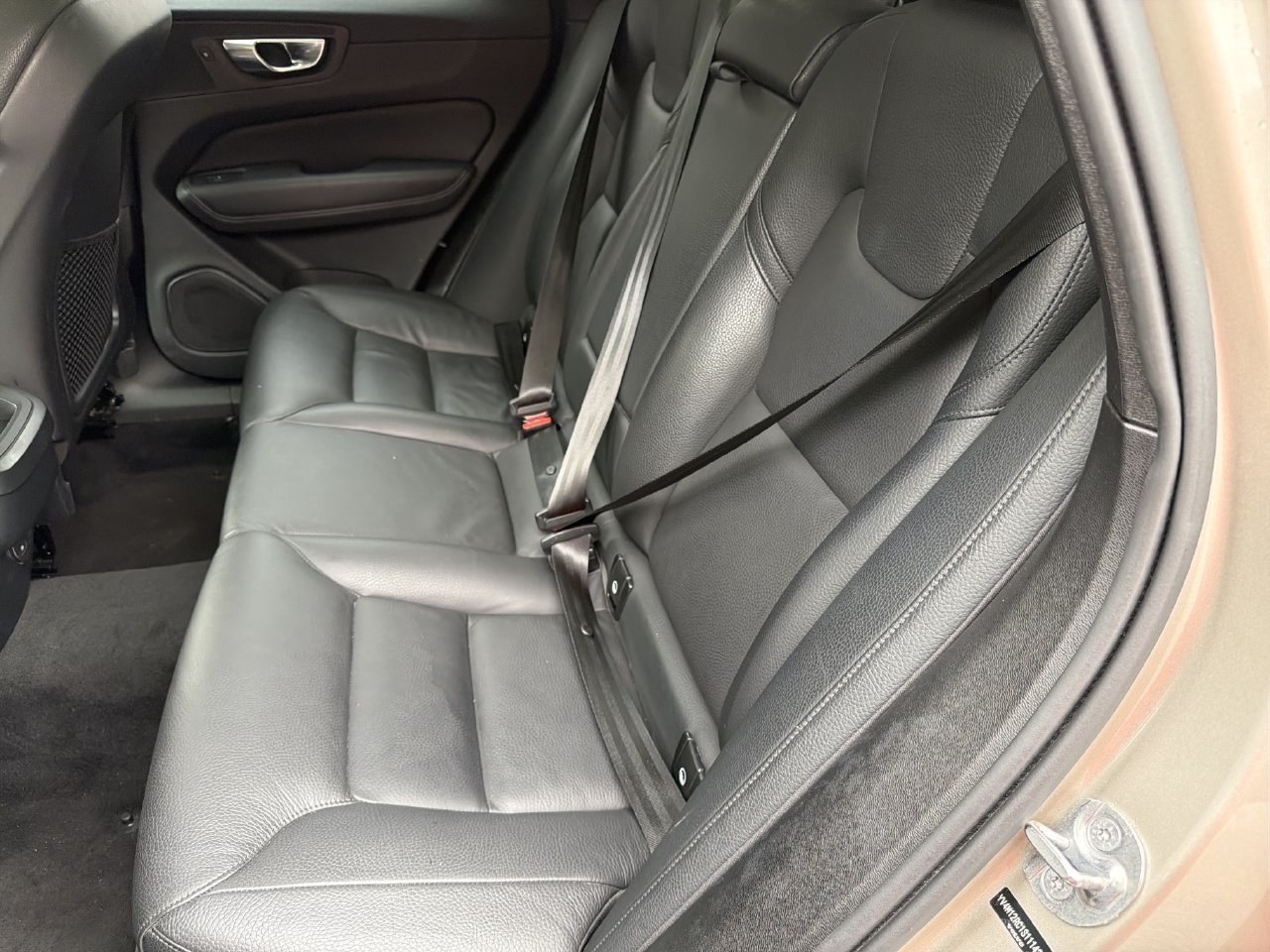 Used 2025 Volvo XC60 B5 Plus AWD/4WD image 19