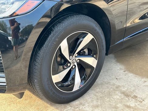 Used 2024 Jaguar F-PACE R-Dynamic S image 9