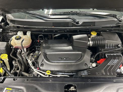 Used 2021 Chrysler Pacifica Limited image 36