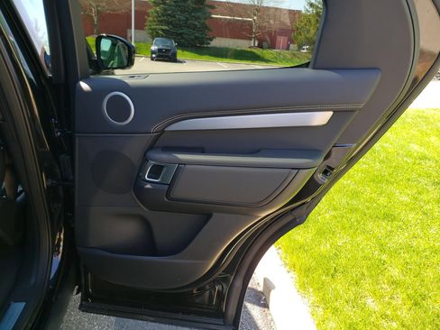 New 2026 Land Rover Discovery Limited Edition image 16