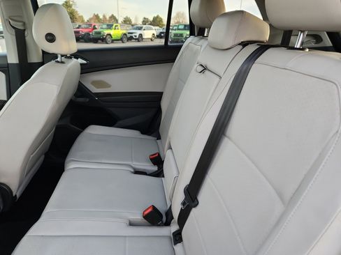 Used 2018 Volkswagen Tiguan SE w/ Panoramic Sunroof Package image 18