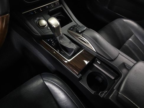 Used 2017 Lexus ES 350 w/ Luxury Package FWD image 28