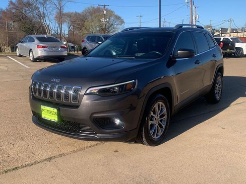 Used 2019 Jeep Cherokee Latitude Plus image 3