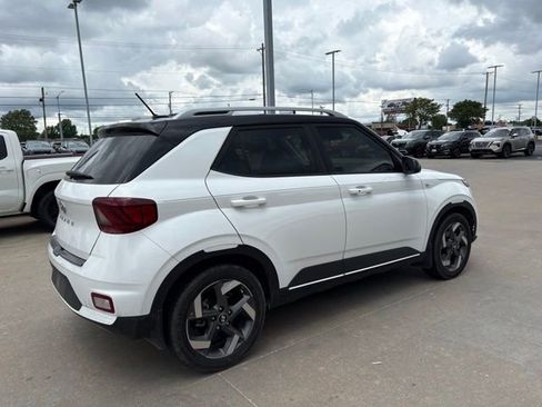 Used 2025 Hyundai Venue Limited FWD image 3