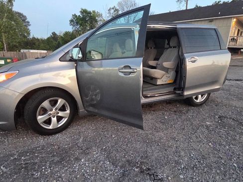 Used 2014 Toyota Sienna LE FWD image 8