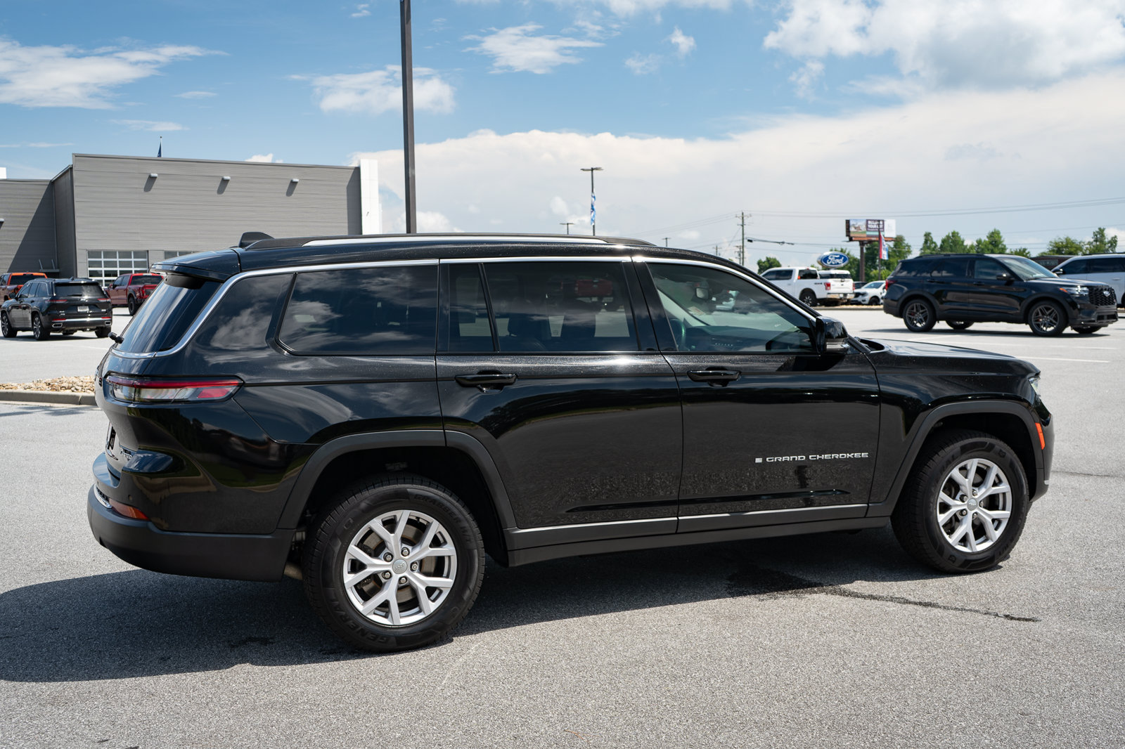 Used 2021 Jeep Grand Cherokee L Limited AWD/4WD image 10
