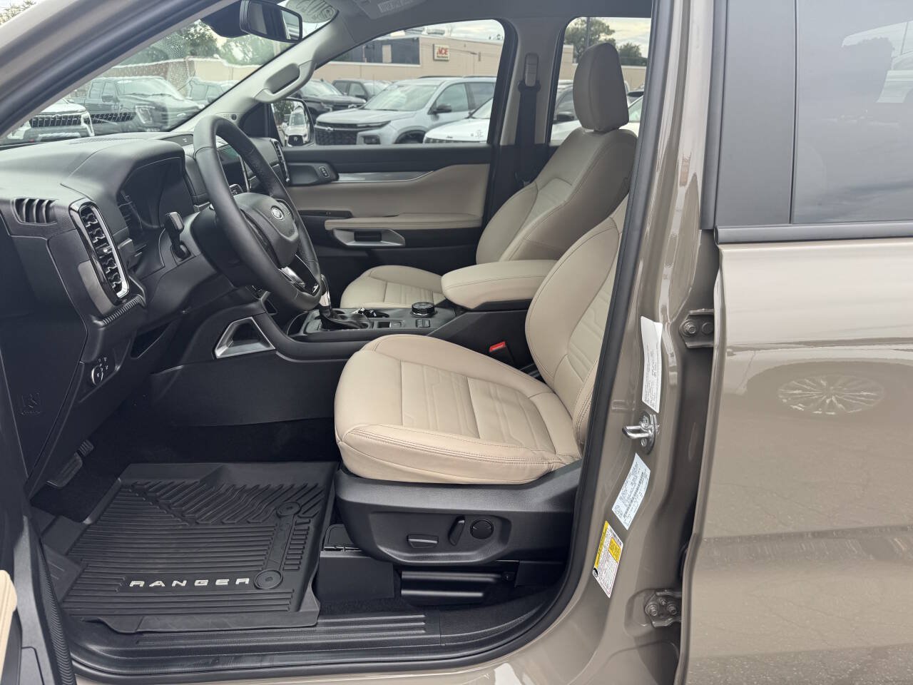 Used 2025 Ford Ranger Lariat w/ Advanced Towing Package AWD/4WD image 7