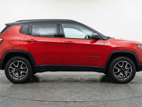 Used 2025 Jeep Compass Trailhawk AWD/4WD image 11