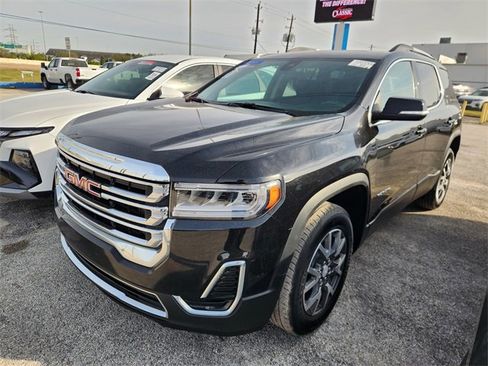 Used 2023 GMC Acadia SLE w/ Driver Convenience Package image 3