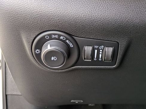 Certified 2026 Jeep Compass Latitude w/ Sun and Sound Group AWD/4WD image 13